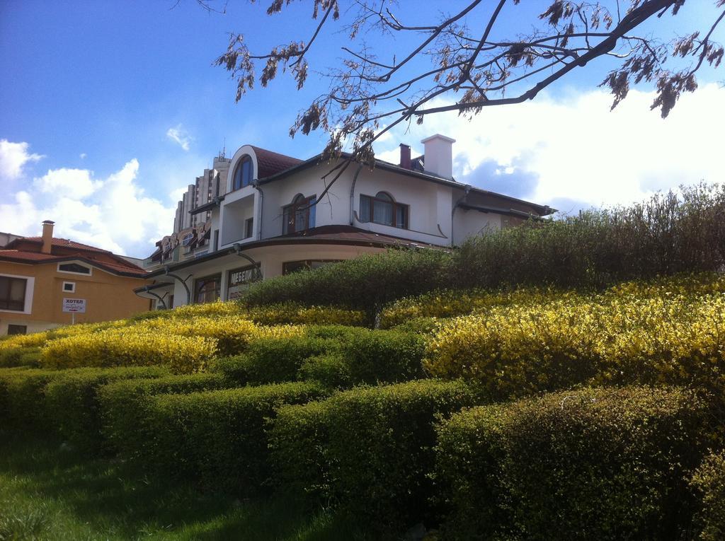 Hotel Gabrisa Razgrad Extérieur photo